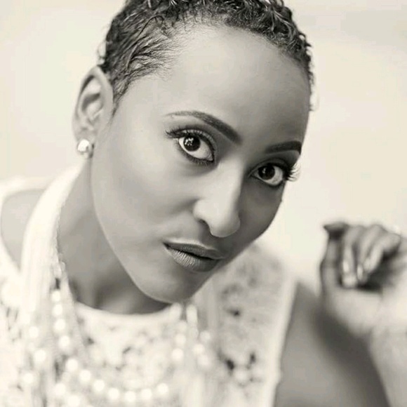 Meet your Posher, Adria - Picture 1 of 1